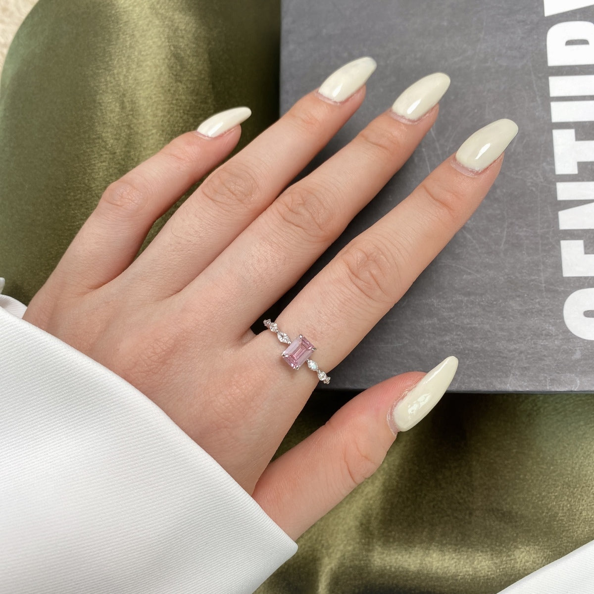 [Luck&Love]1.0 Carat Dainty Resplendent Radiant Cut Daily Ring